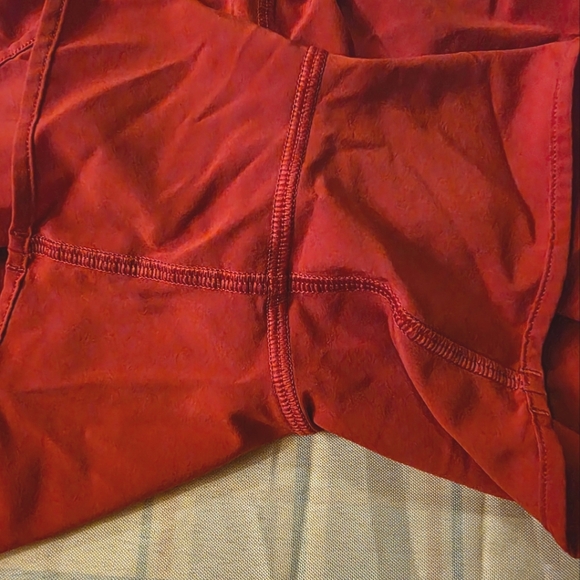 LULULEMON - Picture 3 of 9